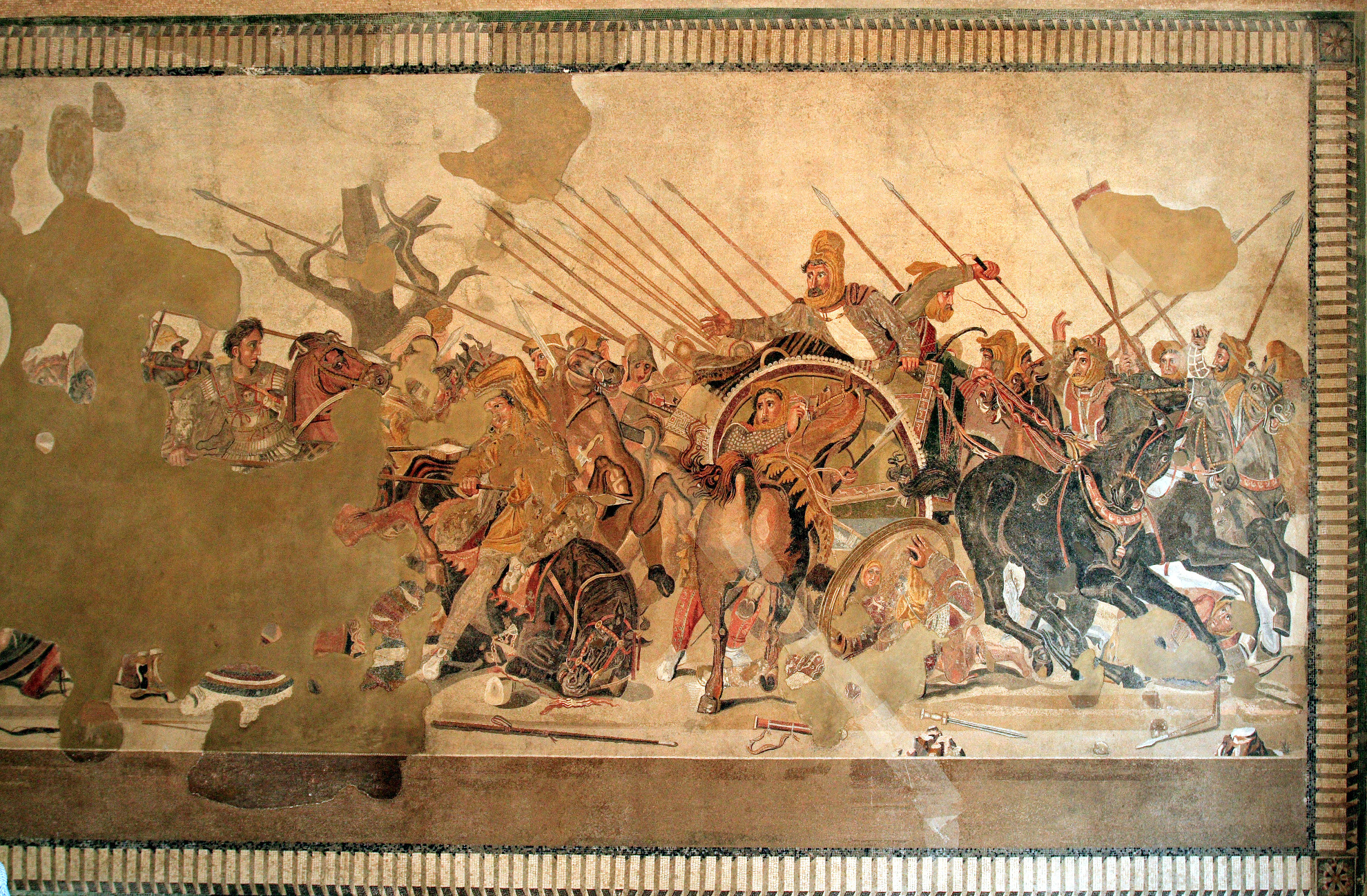 Kopie des 2. Jhs. v. Chr. nach einem Gemälde des späten 4./frühen 3. Jhs. v. Chr., Mosaik/Stein, Maße 5,13 m x 2,72 m, Neapel, Museo Archeologico Nazionale.<br>
Quelle: <a href="https://commons.wikimedia.org/wiki/File:Alexandermosaic.jpg">User:Magrippa / Wikimedia Commons</a><br>Lizenz: <a href="https://creativecommons.org/licenses/by-sa/3.0/deed.en">Creative Commons BY-SA 3.0</a>
