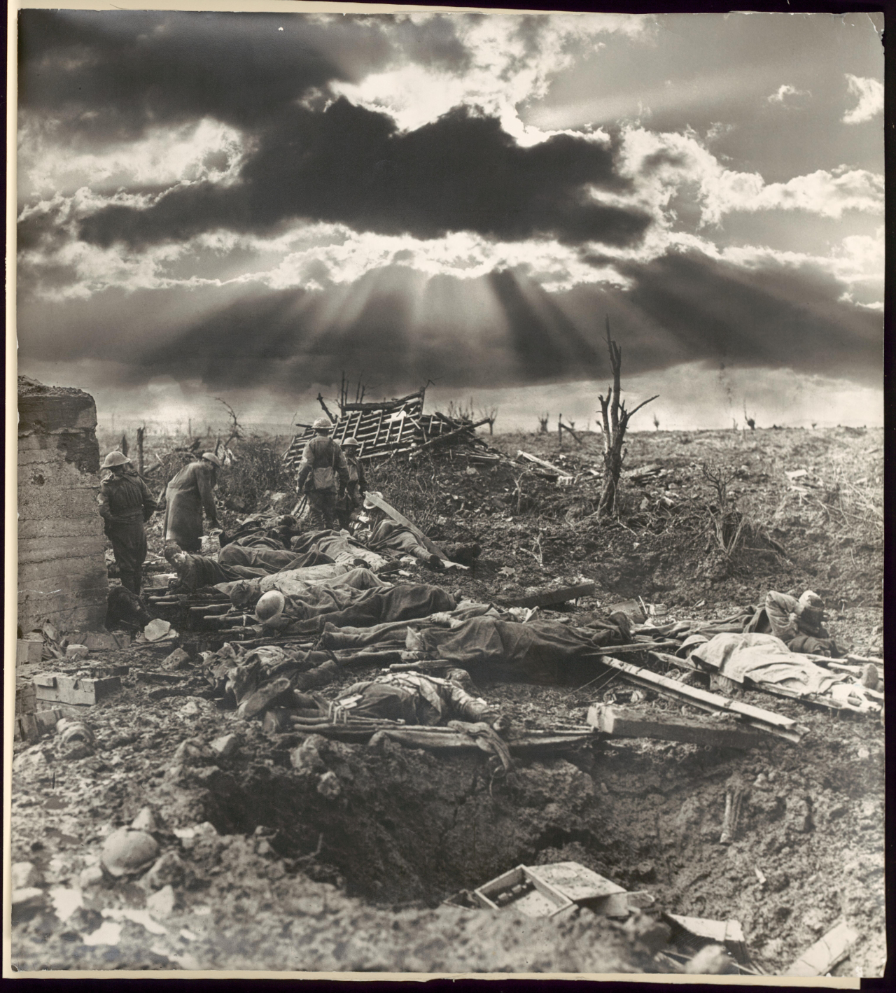 Frank Hurley: „The morning after the first battle of Passchendaele [Passendale] ...“