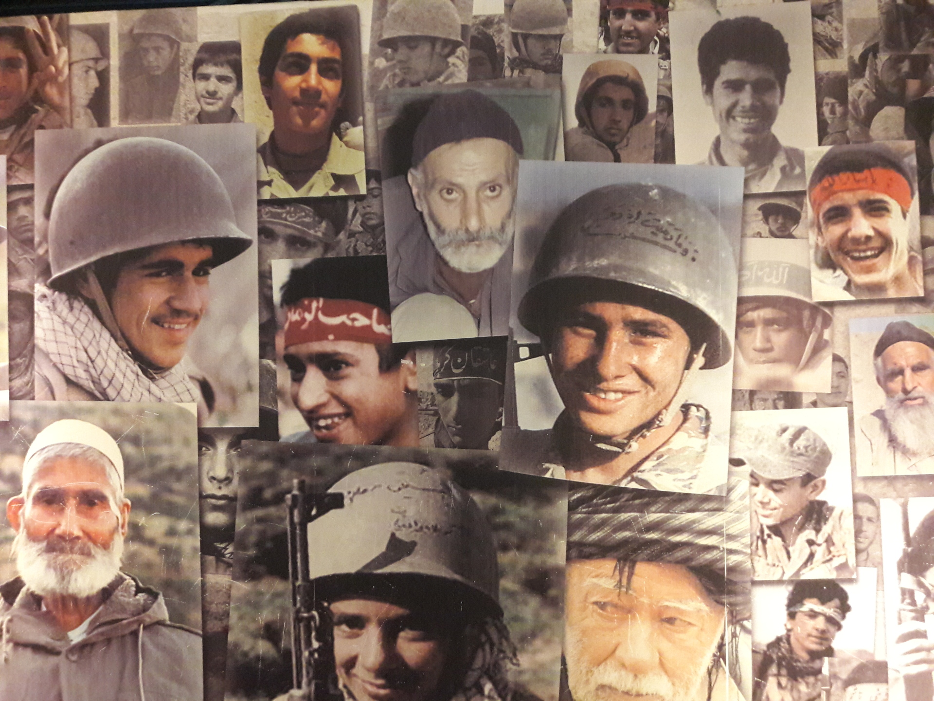 Bilder im Krieg gefallener „Märtyrer“